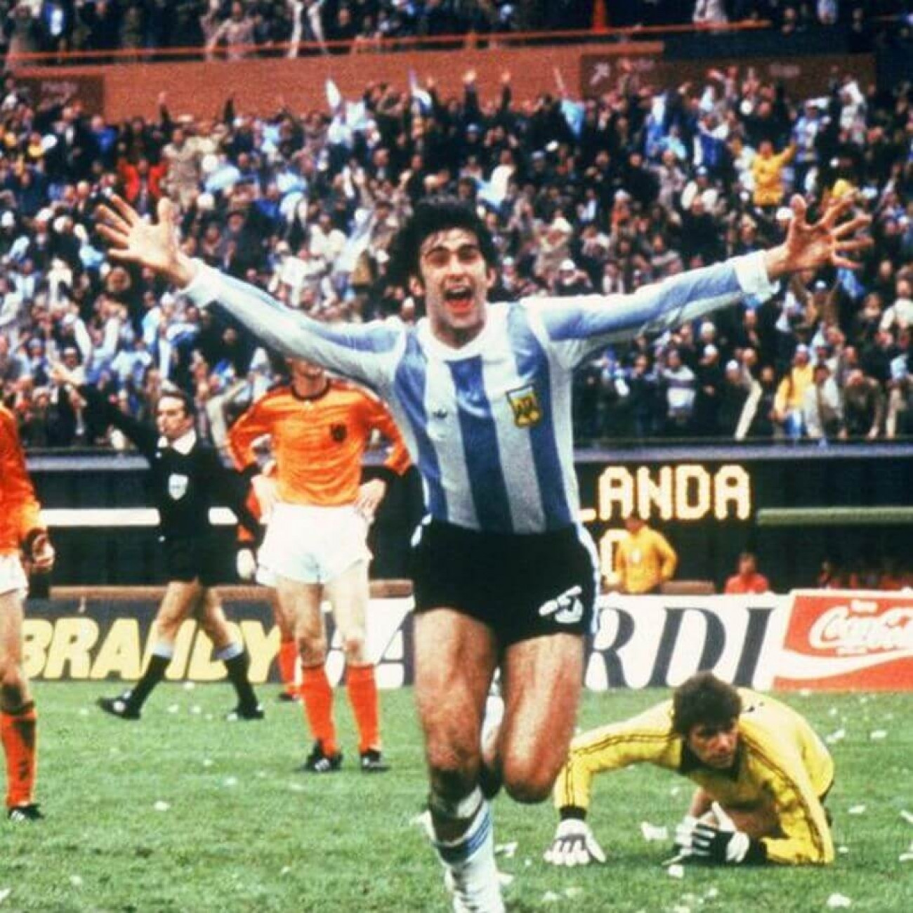 Médaillon Officiel Mondiaux WORLD CUP 1978 Argentine Maillot Match Worn Médaillon Officiel Mondiaux WORLD CUP 1978 Argentine Maillot Match Worn